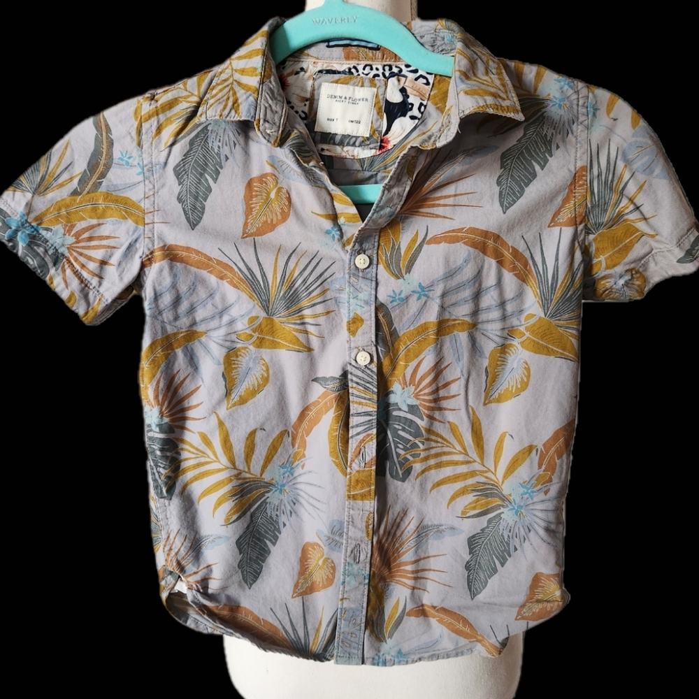 🌟2/$20🌟 Denim and Flower Ricky Singh boys tropical  flowers gray shirt size 7